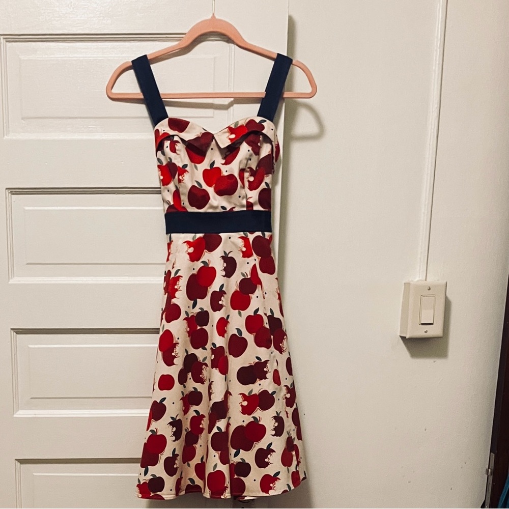Don't take a bite from the poison apple! Snow White and the Seven Dwarfs Dress